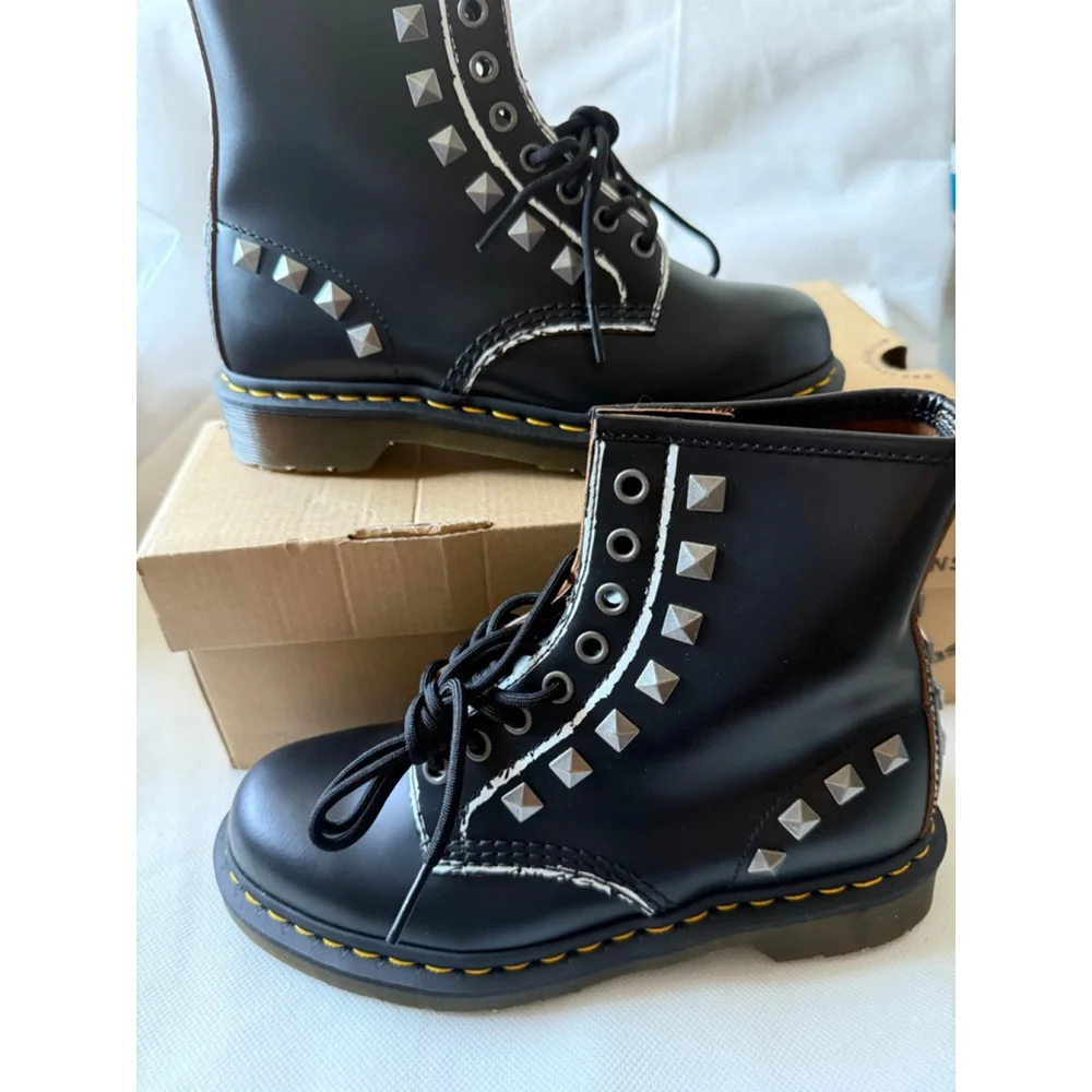NIB Dr Martens 1460 Stud Rolled Vintage Smooth Pyramid Studs Punk Boot size US 7 - Picture 11 of 12